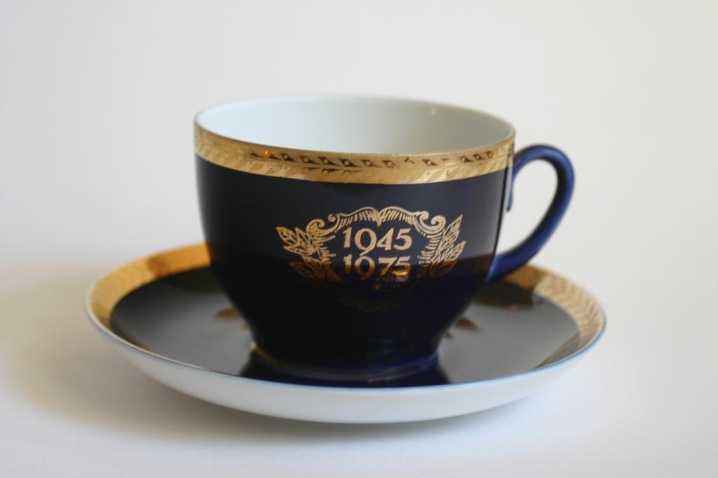 Добрушский фарфор чайная пара. Ифз чайная пара кобальт лфз. Сливочник ифз. Добрушинский фарфоровый завод чайная пара. Япония роспись.