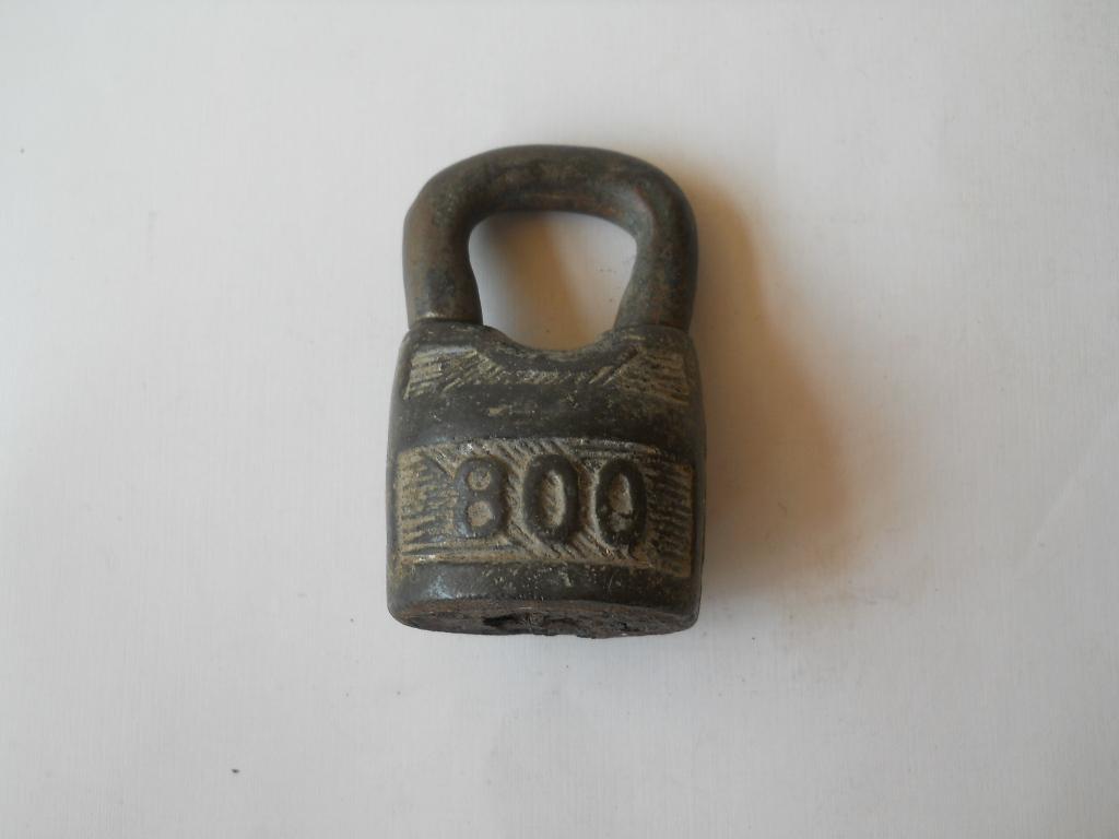 Где находится бронзовый замок Старинный замок бронза 800