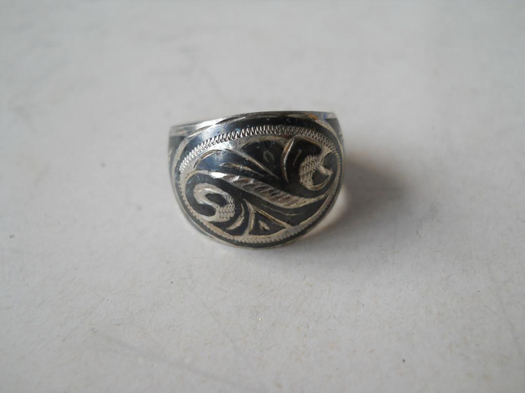 Чернёное серебро промысел. Ювелирное искусство киевской руси чернь. Чернь вид гравировки 6 букв сканворд. Вологодское чернение по серебру. Чернь вид гравировки 6 букв сканворд.