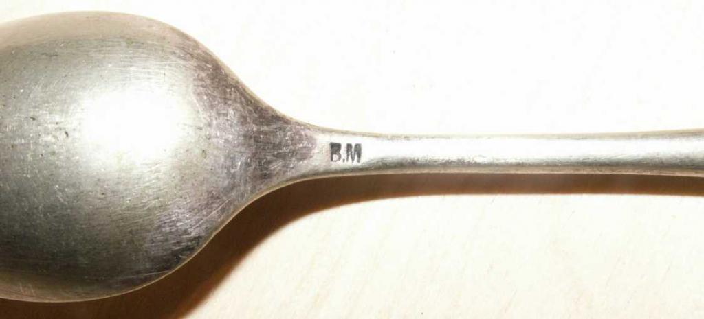 Ложка столовая латунь серебрением клеймо potent 190 44. Ложка клеймо вм galw. Ложка чайная pfg. Чайная ложка galw n fraget 77 клеймо. Ложка bm.