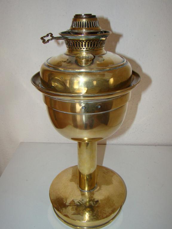 АНТИКВАРНАЯ КЕРОСИНОВАЯ ЛАМПА ЛАТУНЬ TRIUMPH КЛЕЙМ