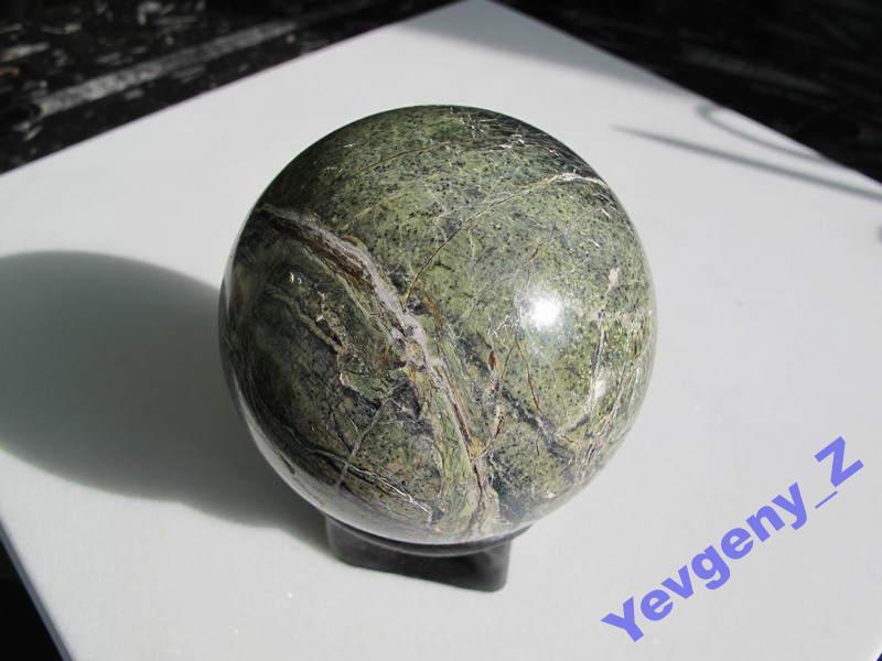 Шар из зелёного испанского мрамора диаметром 7см.