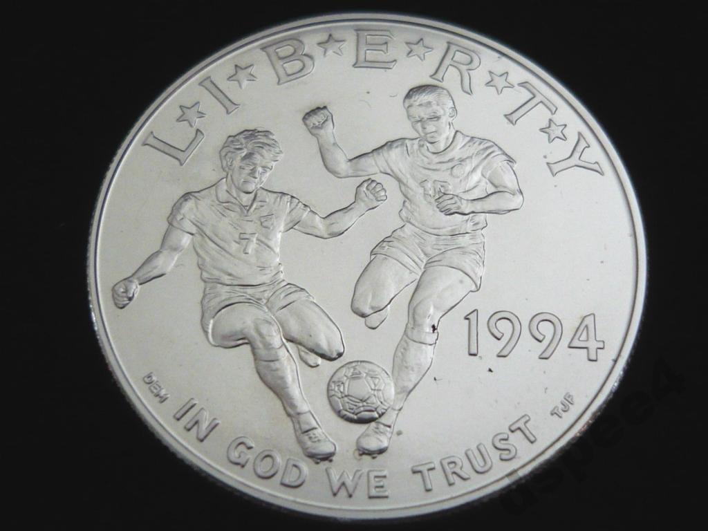 Монета Барбадос 5$ футбол ЧМ 1994 года-.