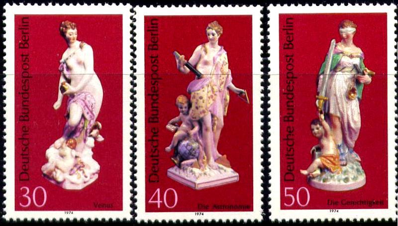 Берлин 1974 Mi 478/80 ** фарфор статуэтки