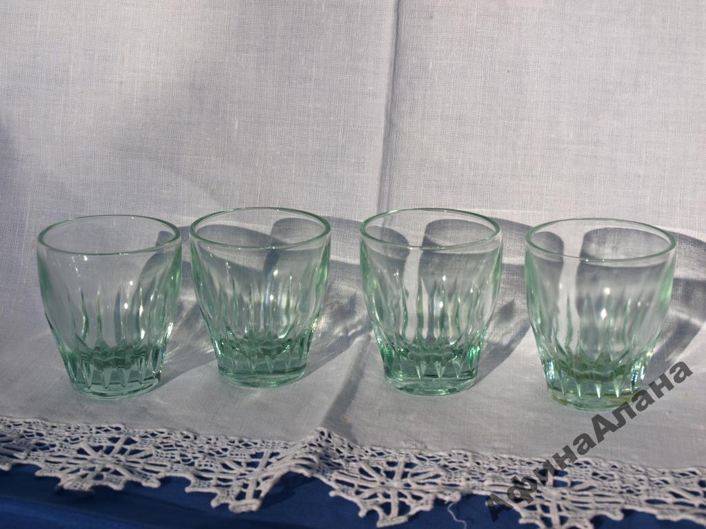 Стопка зеленое стекло винтаж СССР 4 шт цена за все
