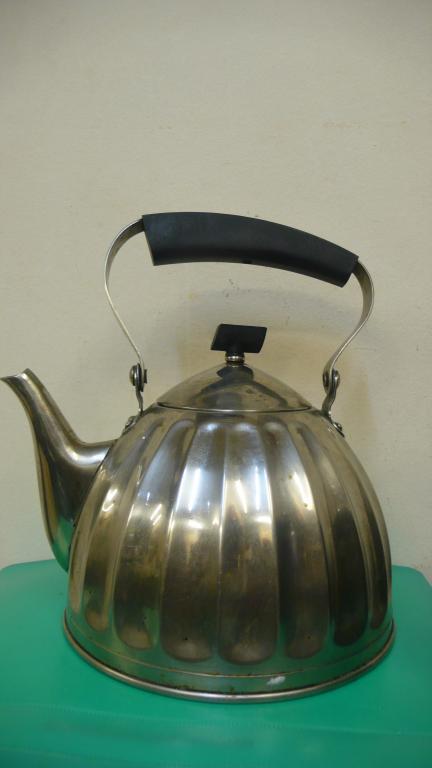 Чайник   из  СССР .  Клеймо   МНЦ.