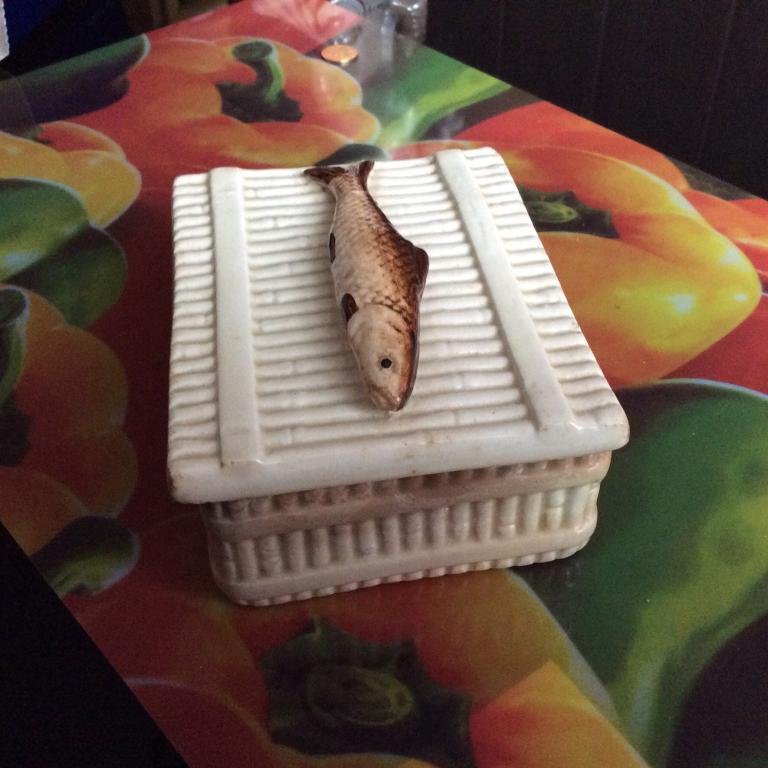 Маслёнка. Рыбка .Старинная! Не дорого!