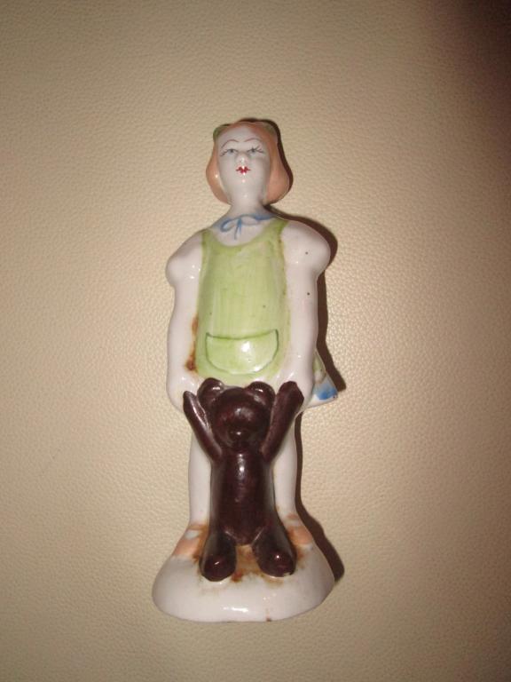 Статуэтка девочка с мишкой. Статуэтка девочка с мишкой. Статуэтка девочка с мишкой. Девочка с медведем статуэтка. Девочка с мишкой лфз.