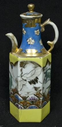 Кувшин «Журавли». Фарфор, позолота, 6,2 х 5,5 х 17 см.