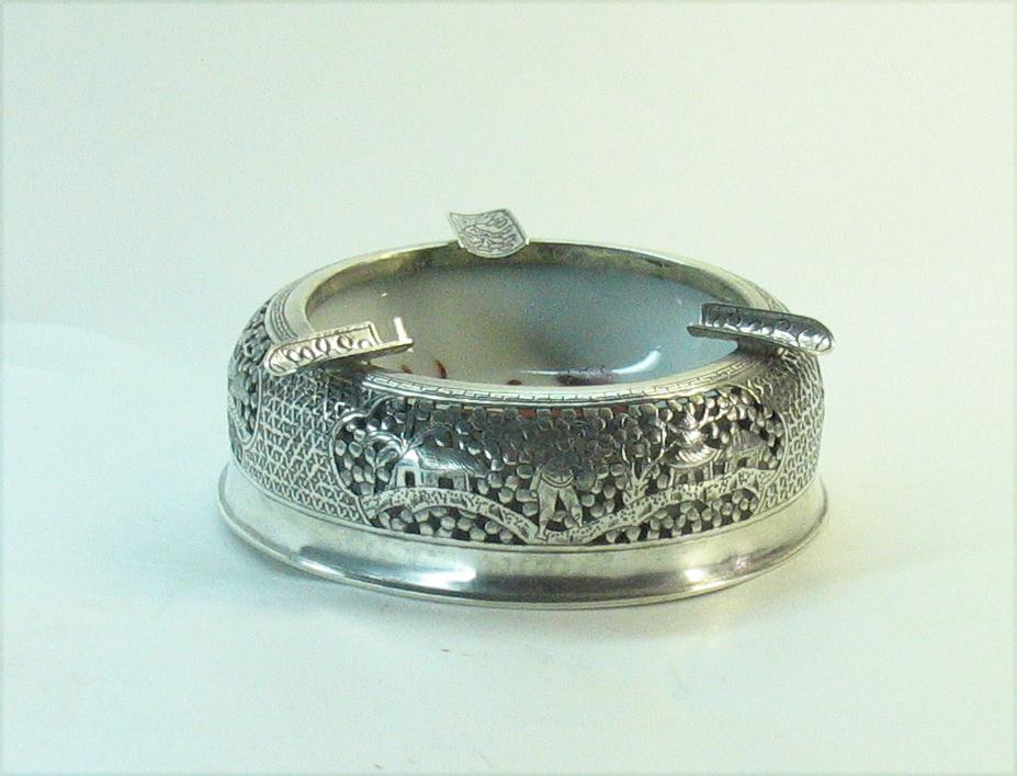 Серебряная пепельница. Пепельница серебро 84. Пепельница серебро антикварное. Квадратная серебряная пепельница. Серебряная пепельница мерседесе.