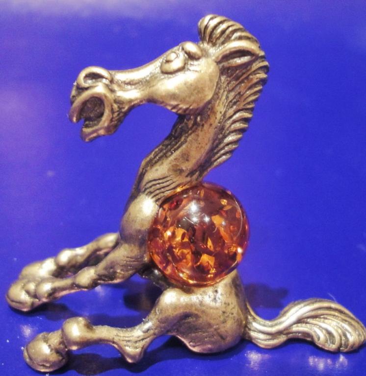 Конь, бронза янтарь. Сувенир