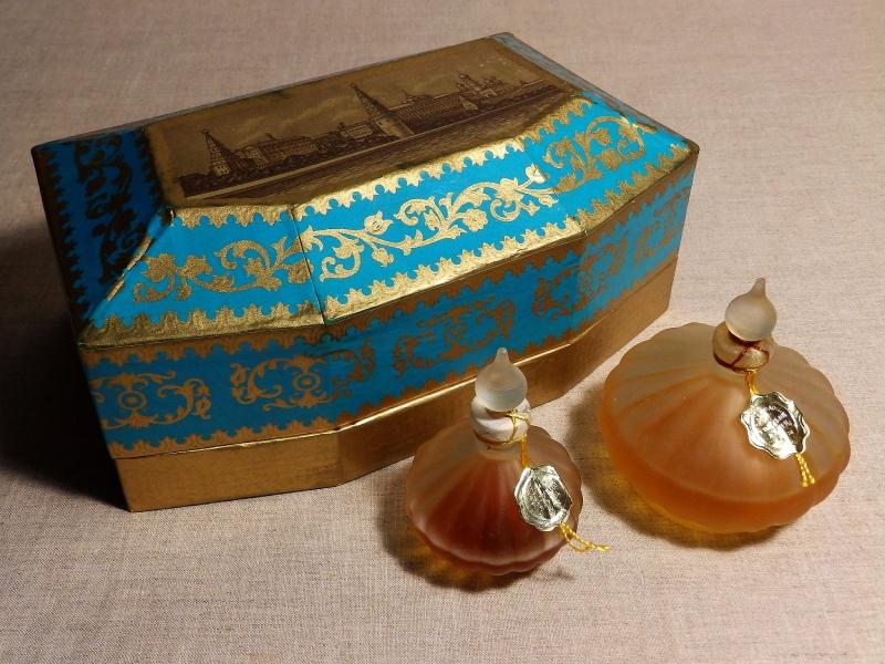 Духи черный ларец ссср. Духи новая заря чёрный ларец. Набор голубой ларец новая заря. Голубой ларец духи новая заря. Духи ларец.