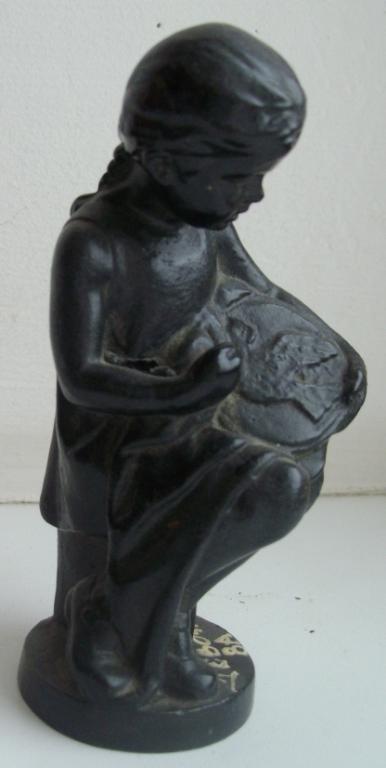 Вышивальщица.Касли.1987г. 11 см.