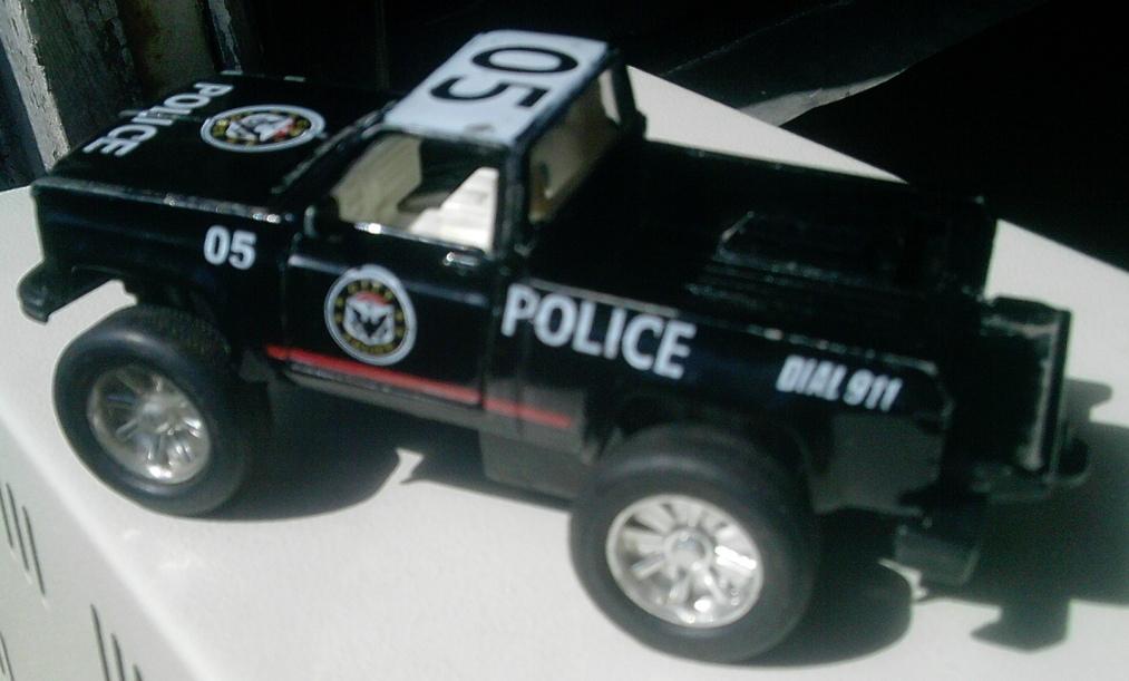 №8880 Welly. Chevy Pick-up POLICE 1/43