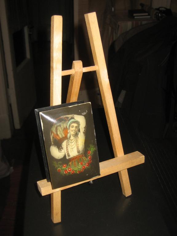 Шкатулка Советский реализм Девушка с фруктами К3 