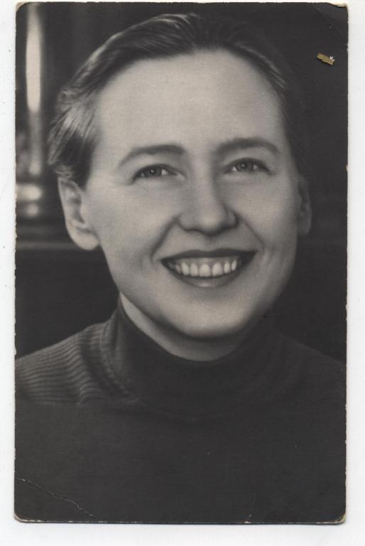 Саввина фото. Фото ИИ Савиной в молодости.