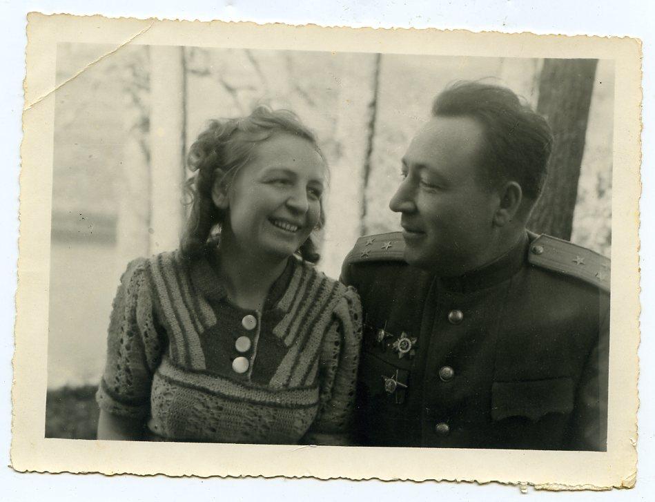 Чужая жена полковника читать. Жена полковника. Фотфото полковники с жёнами. Генерал Лукомский с женой. Полковник с женой фото.