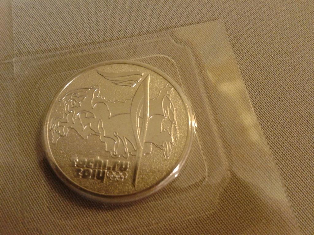 Монеты сочи 25 рублей факел. 25 Рублей Сочи в блистере. Монеты Сочи 2014 25 рублей стоимость в блистере.