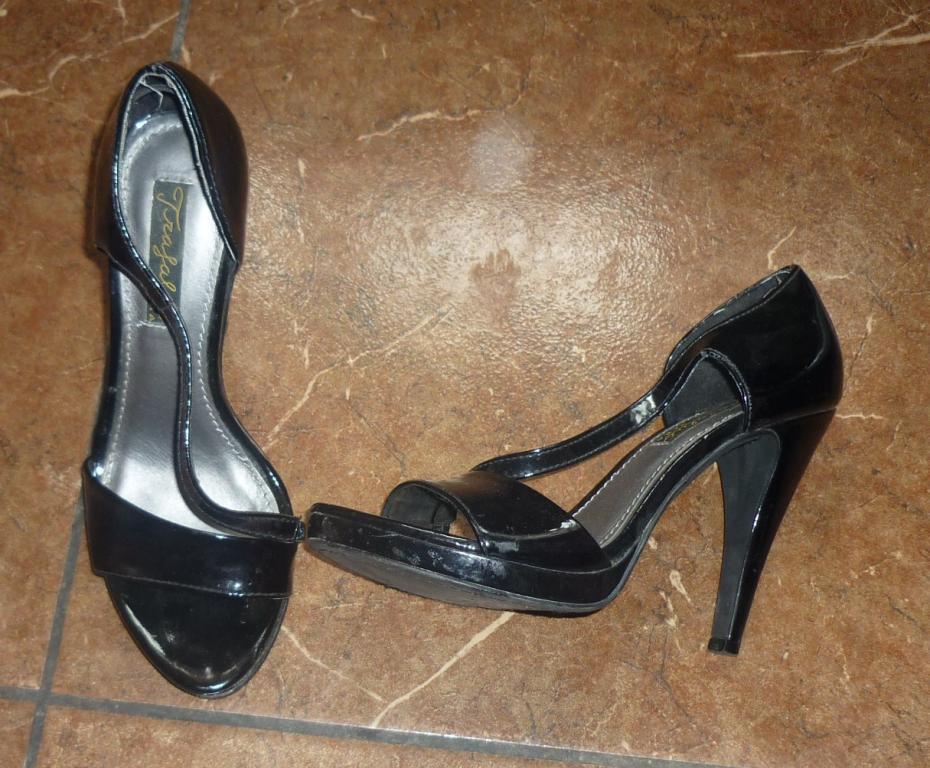 Босоножки черные платформа zara р.37 
