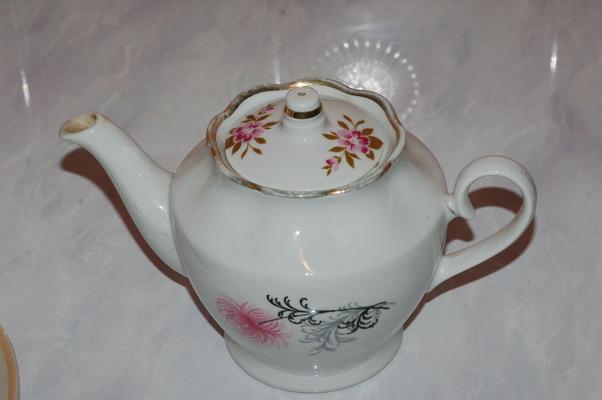 Красивый чайник-заварник ,фарфор, из СССР. 
