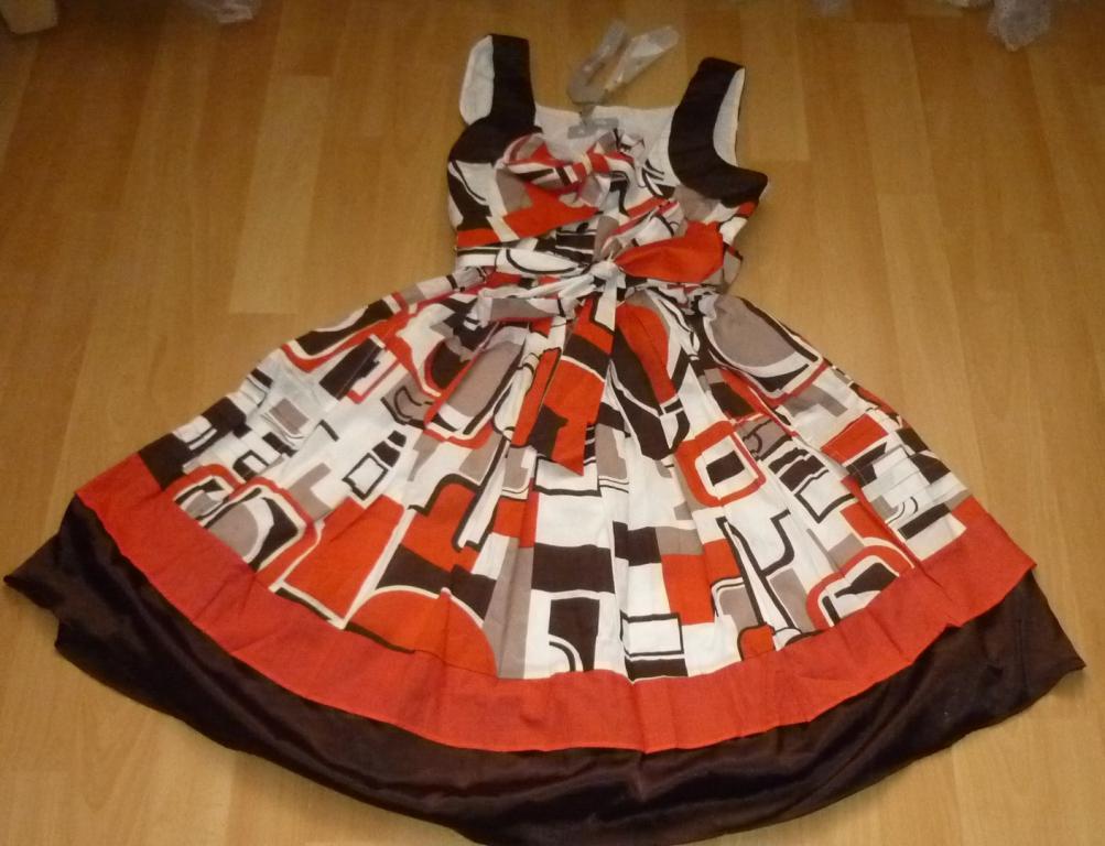 Платье Moon in Wells р. 44 и 46  с оранжевым 