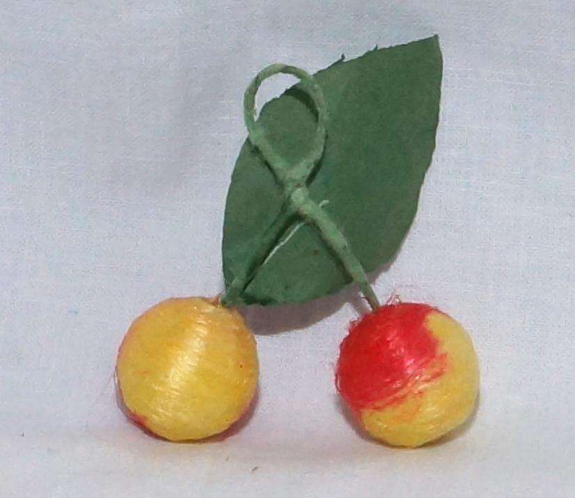 .Елочная игрушка  ВИШНИ    вата         ( ЮЛА 8 )