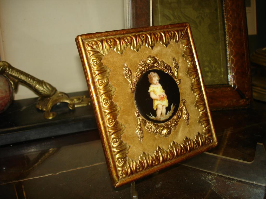 Старинная рамка с миниатюрой(фарфор,живопись),19в 