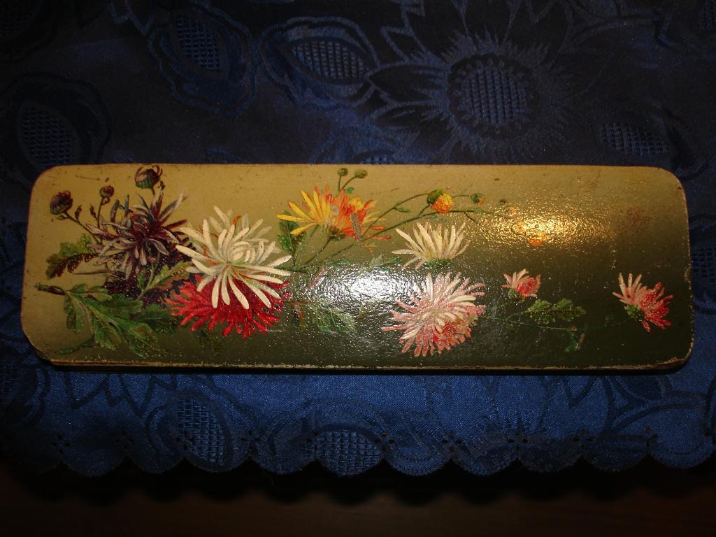 ХРИЗАНТЕМЫ-шкатулка/для перчаток,папье-маше,Россия,19в 