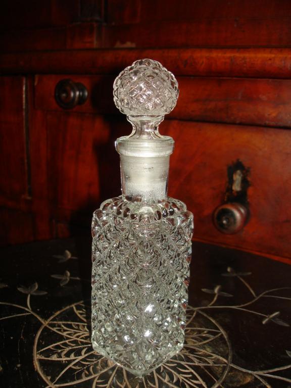 Старинный парфюмерный флакон "ТЖ"(ТЭЖЭ), фигурное стекло,СССР, НЭП,1920е гг. 
