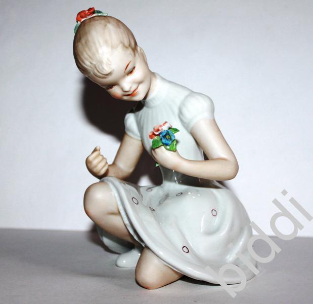 Девочка с цветами. Wallendorf Германия.