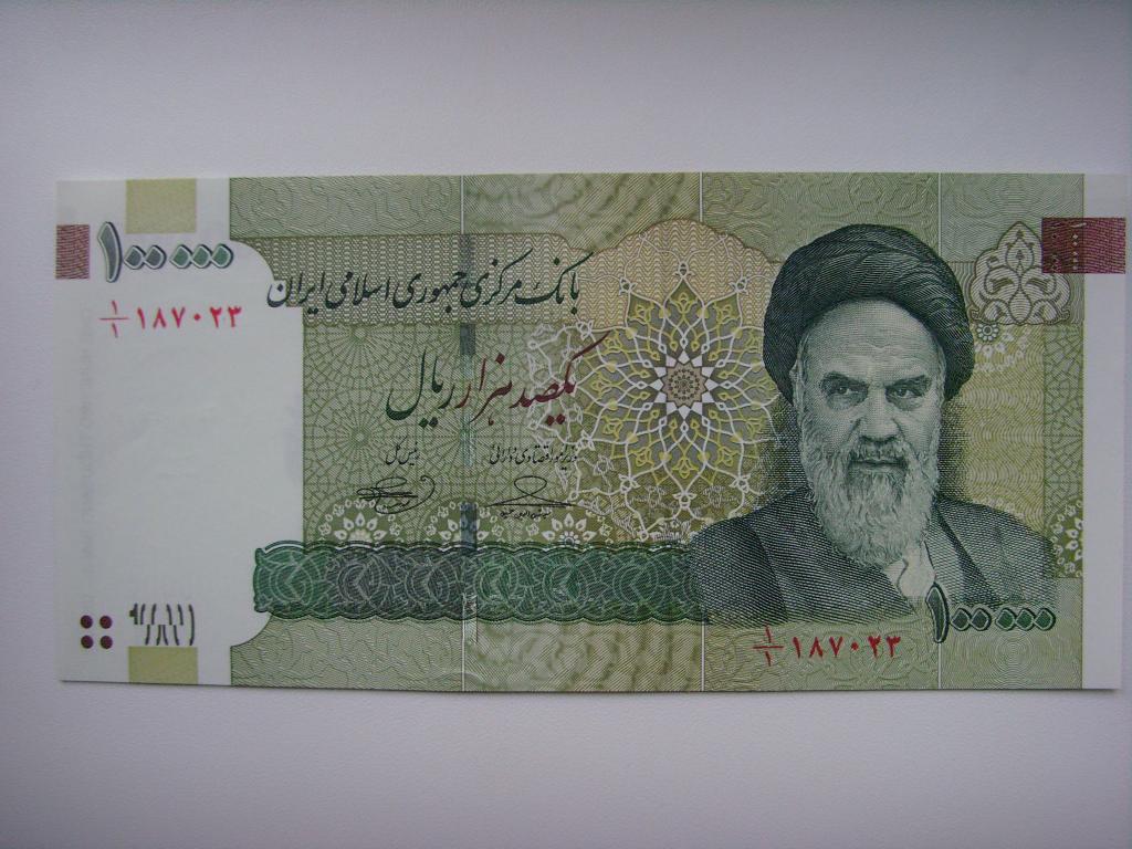 ИРАН  100000  риал  2010г.  UNC