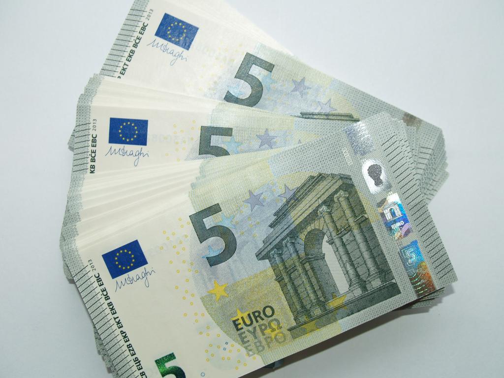 1 5 евро в рубли. 5 Евро купюра. 5 Евро 2013. 5 Евро банкноты евро. Банкноты Евросоюза 5 евро.