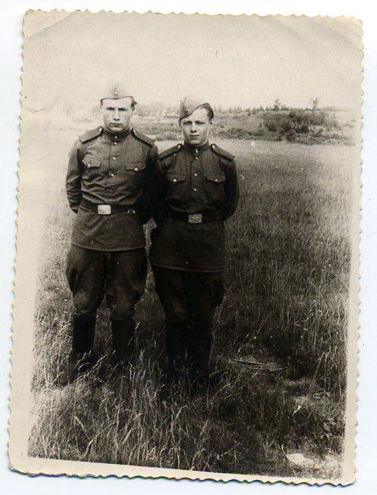 Советская Армия Солдаты форма гимнастерки 11,5 х 8 см 1953 год