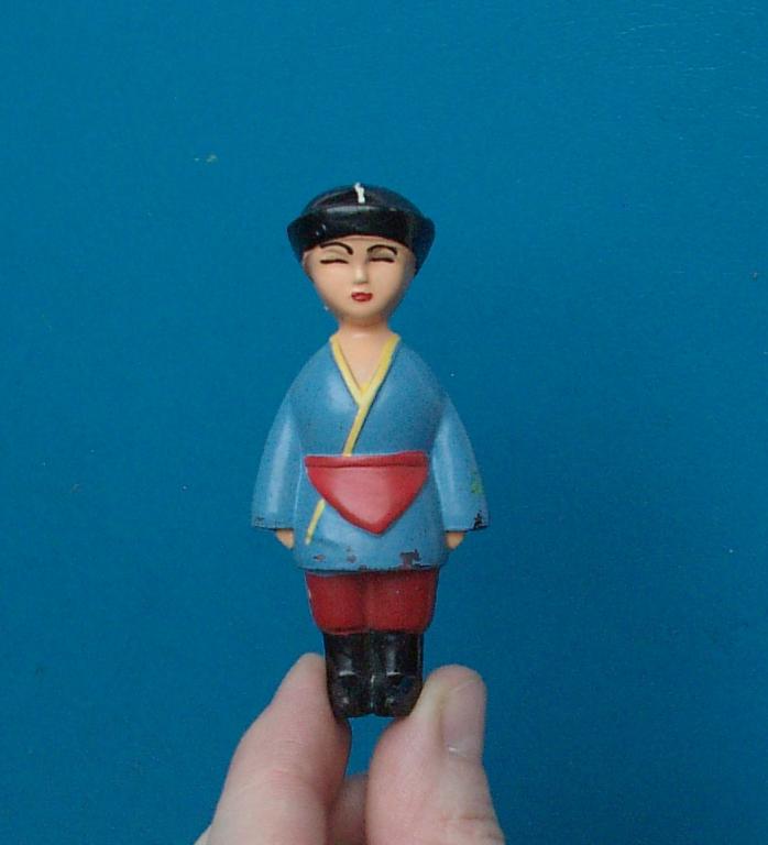 Куколка в НАЦИОНАЛЬНОМ КОСТЮМЕ колкий пластик №3