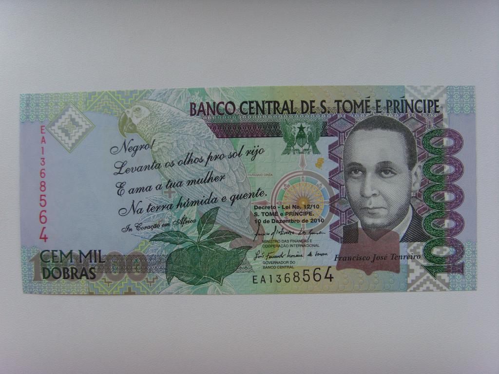 САН ТОМЕ И ПРИНСИПИ  100000  добра  2010г.  UNC