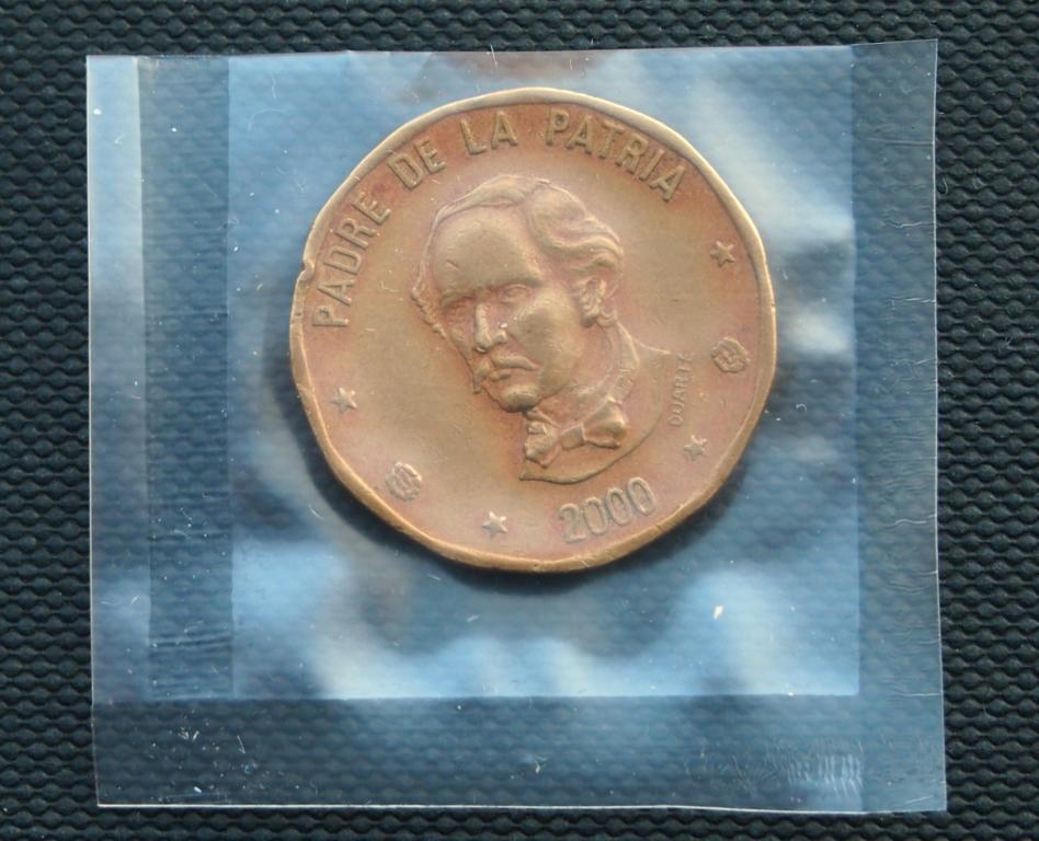 1 песо. Доминиканская республика. 2000 год. #305.