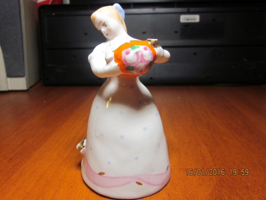 девушка с чайником фарфор ДУЛЕВО