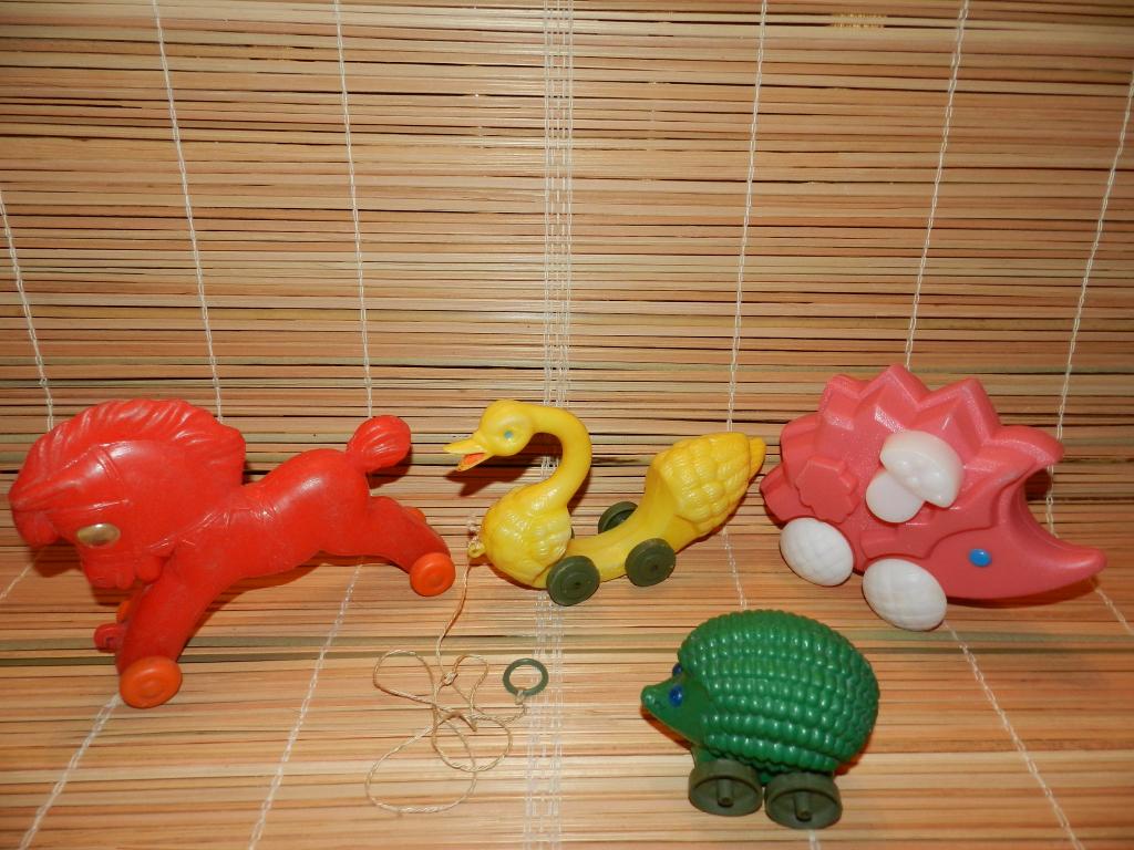 Каталки: 4 шт. Лебедь, Лошадка, Ежики. Игрушки СССР 1970-80г.г.