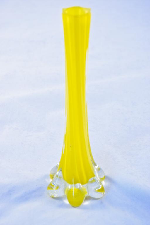 Миниатюрная декоративная ваза из цветного стекла. Европа.  Арт 700125