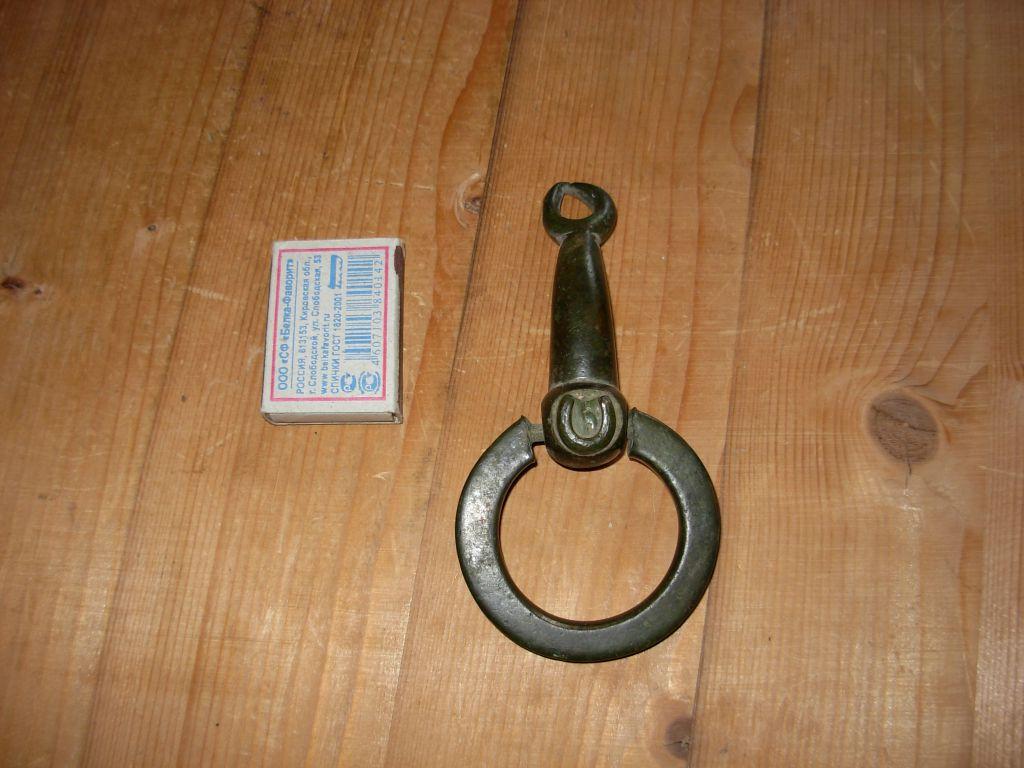 Кольцо ручка на дверь стукалка ? на вид медь красивая патина 