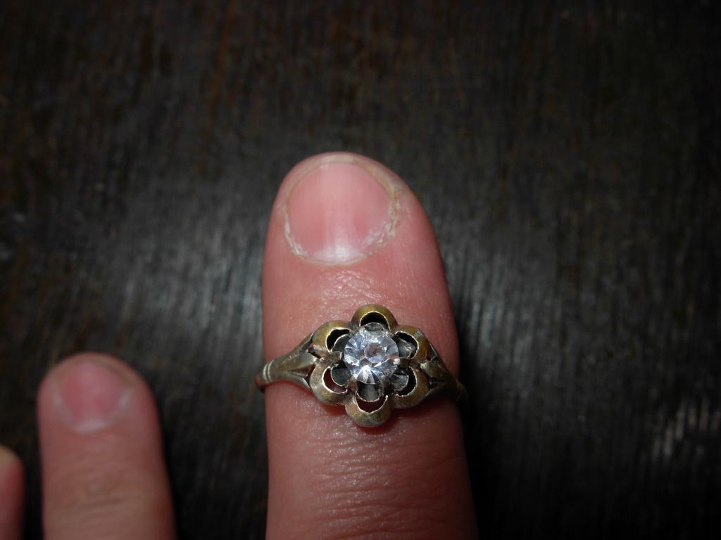 Старинные кольца из серебра с камнями