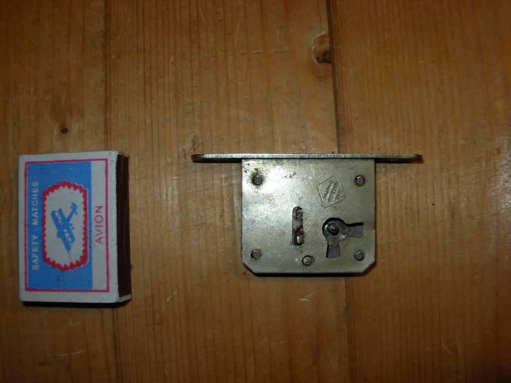 Замок старинный внутренний на мебель ящик дверцу 2 