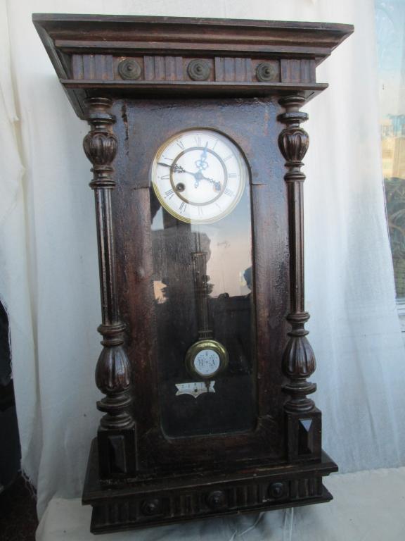 Часы аткарск. Антикварные часы настенные. Старинные настенные часы. Старинные часы антиквариат настенные.