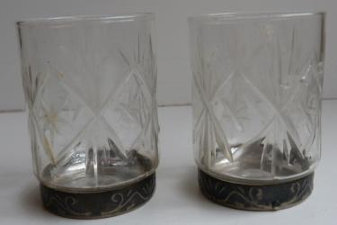 СТОПКИ ТОНКИЕ ИЗЯЩНЫЕ В МЕЛЬХИОРЕ ! СОСТОЯНИЕ ! ВЫСОТА 6 Х  4,5 см.