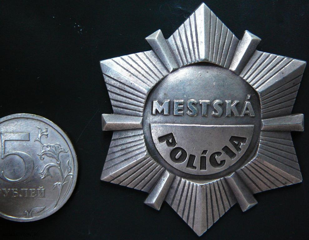 Кокарда или жетон офицера муниципальной полиции, Словакия, начало 1990-х, тяжелый металл, отличная.
