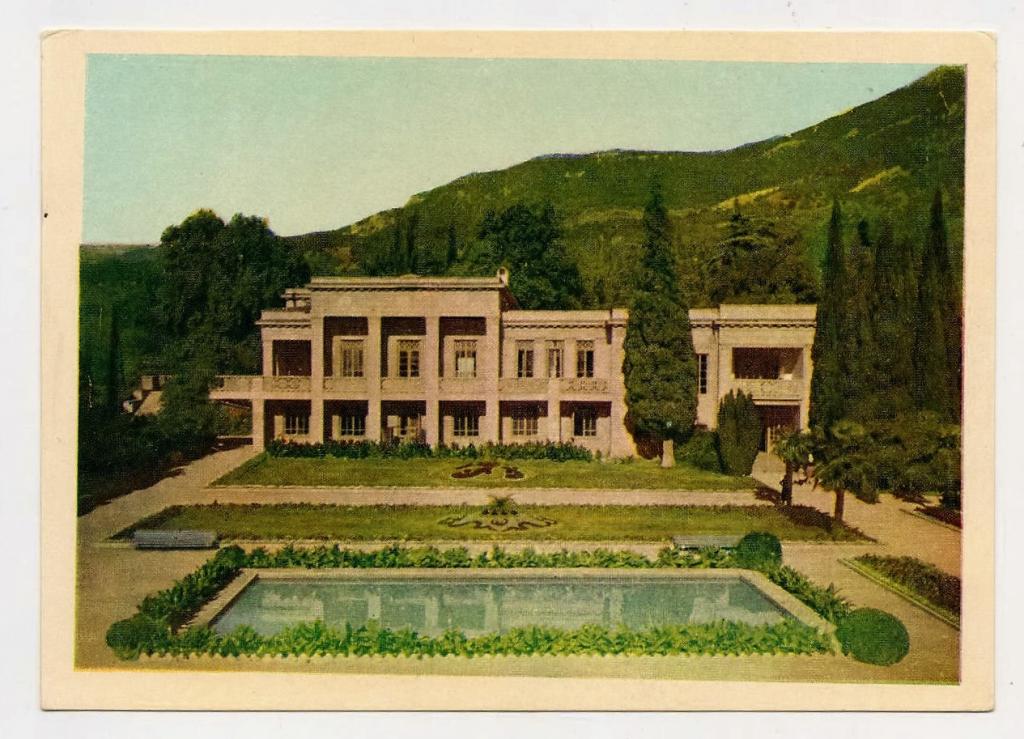 Крым. Никитинский ботанический сад, партер.