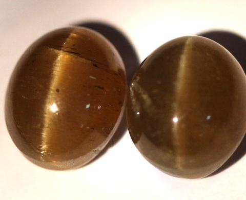 АПАТИТ Количество 2 Шт. Овальная форма кабошон Вес 7,82 CT.