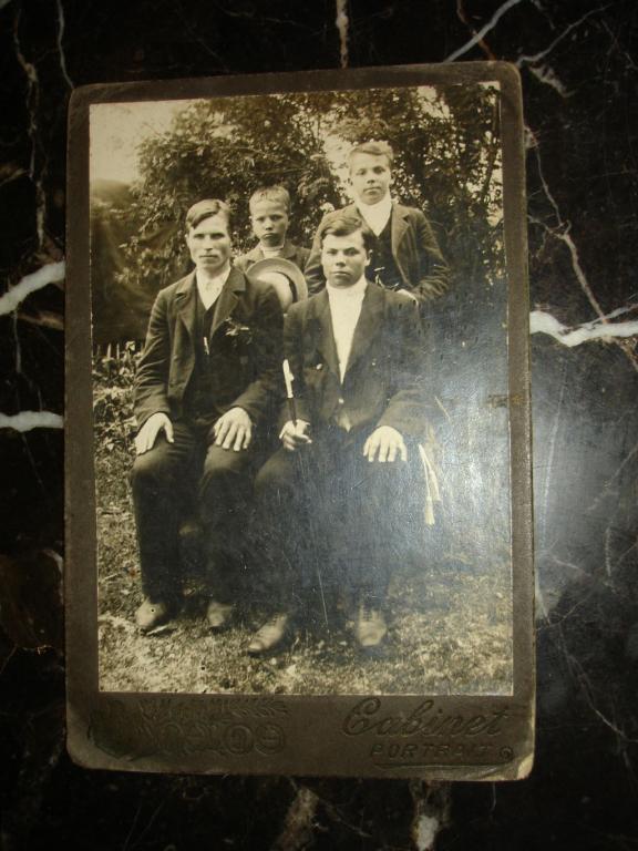 Старинное фото.Кабинет-портрет. БРАТЬЯ, мода,костюм,трость,канатье, Российская Империя