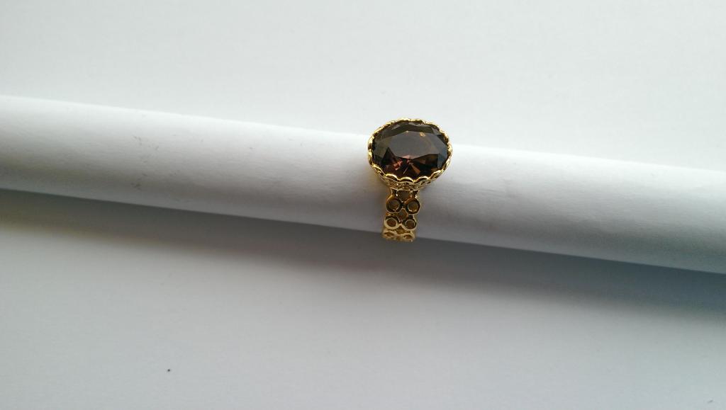 дизайнерское уникальное кольцо арома 18 карат золото с красивым дымчатым то...