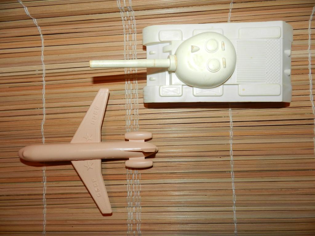 ТАНК и САМОЛЕТ Мех.- Инерционный. 2 шт. Игрушки СССР 1970г.г.